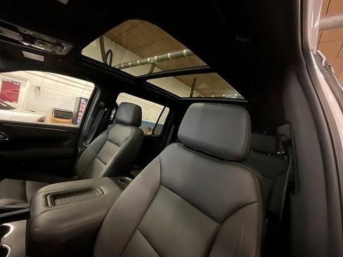 Used 2023 Chevrolet Suburban Z71 w/ Luxury Package image 17