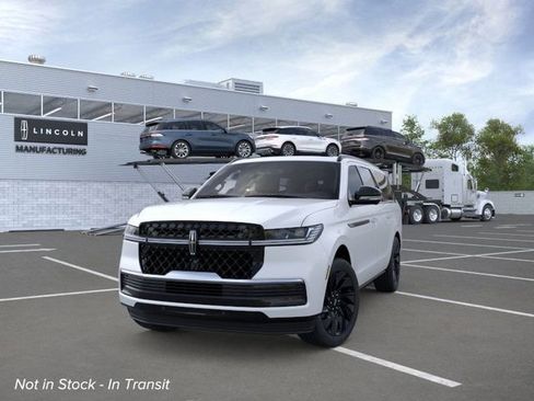 New 2026 Lincoln Navigator L Reserve AWD/4WD image 2