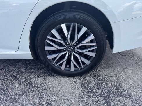 Used 2025 Nissan Altima 2.5 SV FWD image 30