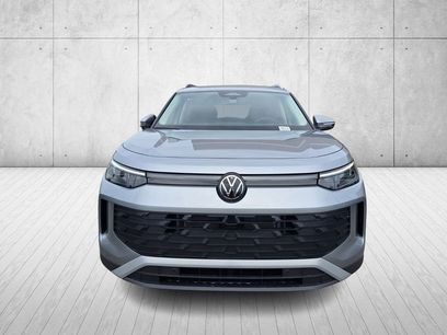 New 2025 Volkswagen Tiguan SE