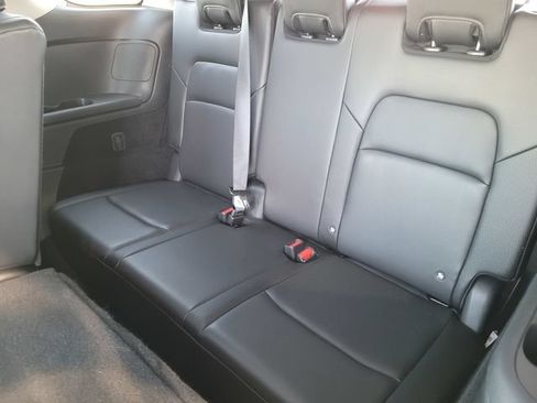 Used 2025 Nissan Pathfinder SL FWD image 18
