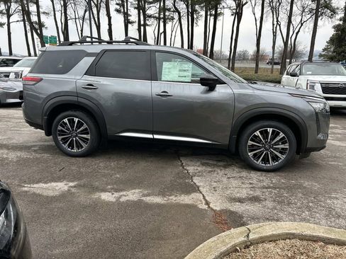 New 2026 Nissan Pathfinder Platinum AWD/4WD image 8