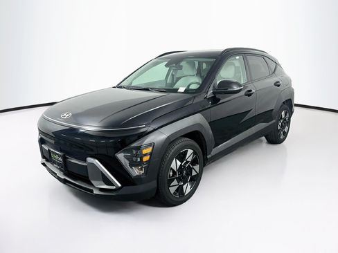 Used 2025 Hyundai Kona SEL FWD image 3
