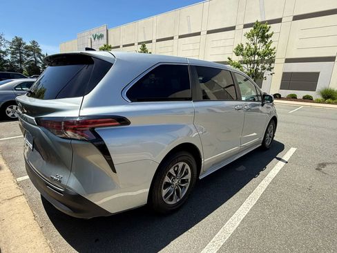 Used 2021 Toyota Sienna LE FWD image 5