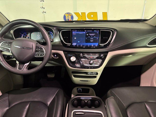 Used 2024 Chrysler Pacifica Limited FWD image 24