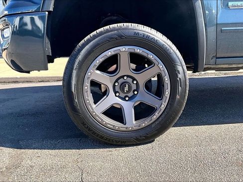 Used 2017 GMC Sierra 1500 SLE w/ SLE Value Package image 4