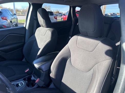 Used 2020 Jeep Cherokee Latitude image 18