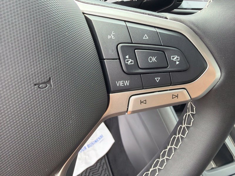 Used 2025 Volkswagen Tiguan SE AWD/4WD image 31