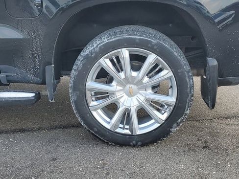 Used 2025 Chevrolet Silverado 1500 High Country w/ High Country Premium Package AWD/4WD image 31