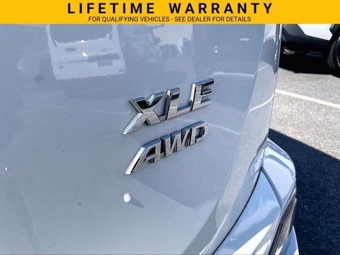 Used 2018 Toyota RAV4 XLE AWD/4WD image 7