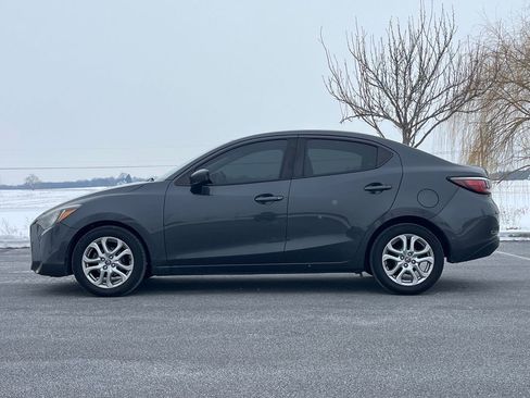 Used 2017 Toyota Yaris iA image 5