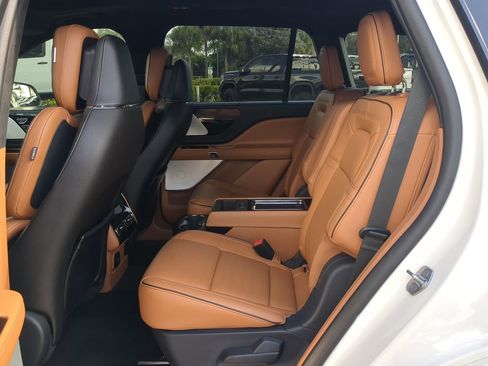 Used 2025 Lincoln Aviator Black Label w/ Jet Appearance Package image 14