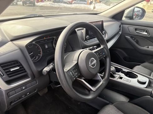 Used 2024 Nissan Rogue SV image 7