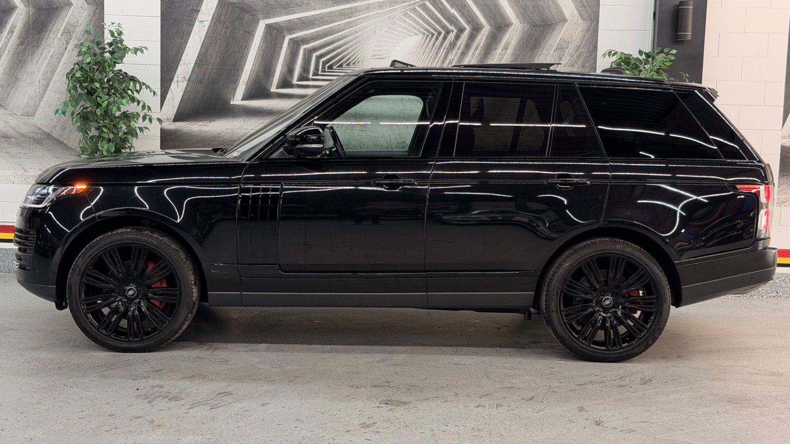Used 2022 Land Rover Range Rover P525 Westminster Edition AWD/4WD image 5