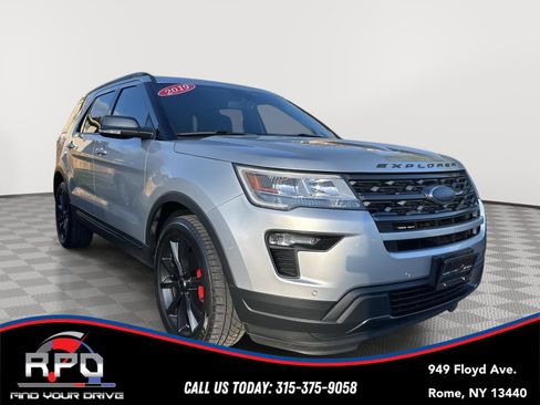 Used 2019 Ford Explorer XLT w/ Equipment Group 202A AWD/4WD image 7