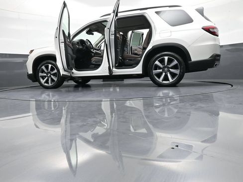 Certified 2025 Honda Pilot Elite image 52