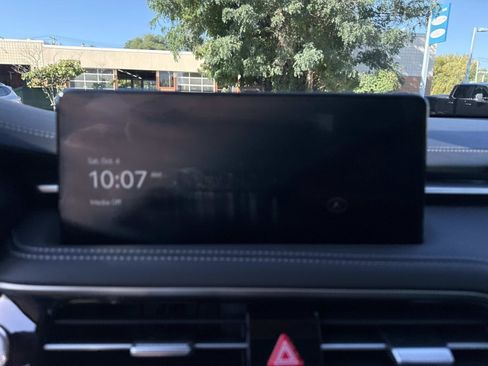 Used 2025 Genesis G70 2.5T image 24