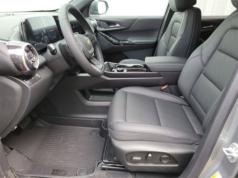 New 2026 Chevrolet Equinox LT w/ Convenience Package II image 18