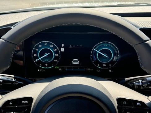 Used 2025 Hyundai Elantra Limited image 19