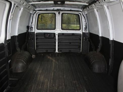 Used 2009 Chevrolet Express 2500 image 20