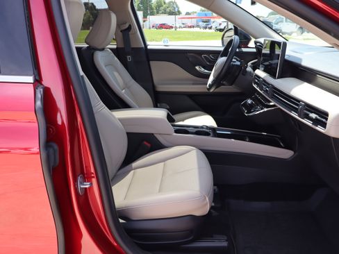 Used 2025 Lincoln Corsair Reserve FWD image 12