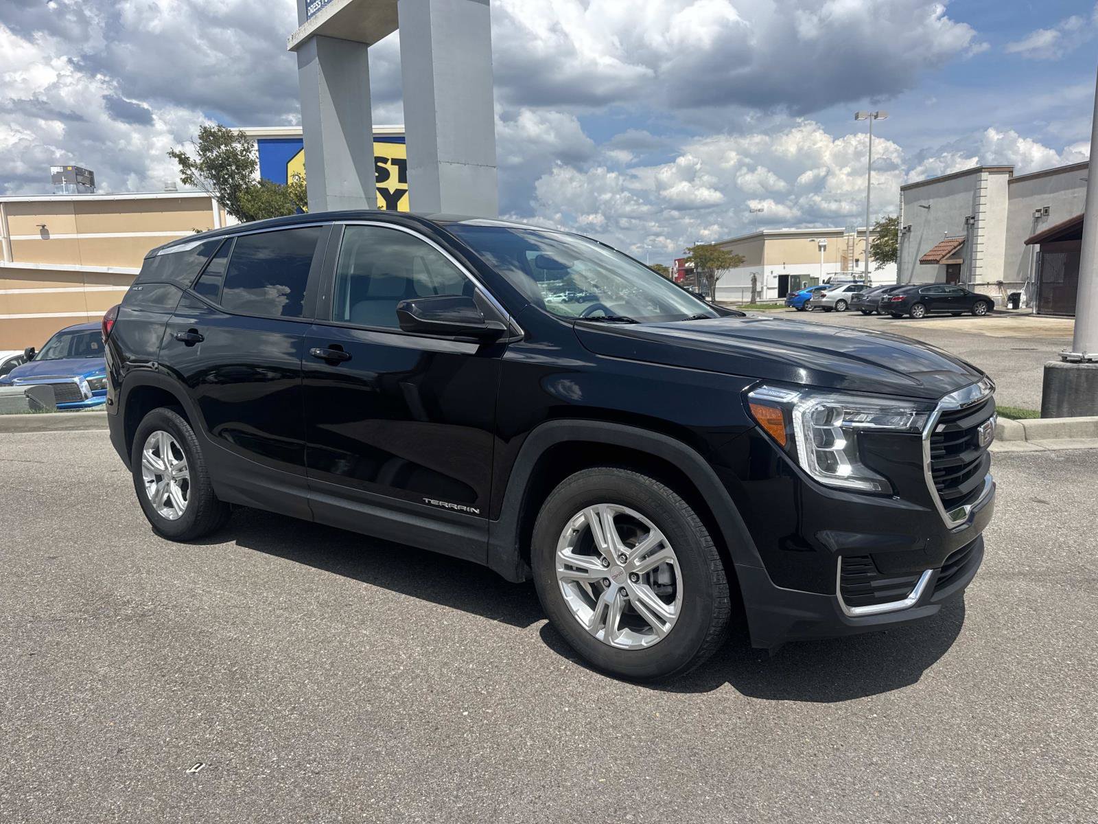 Used 2024 GMC Terrain SLE FWD image 3
