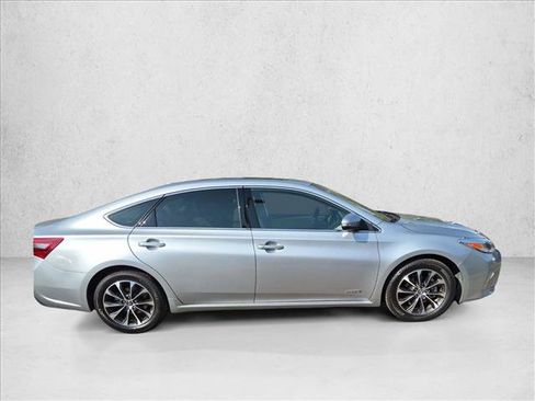 Used 2016 Toyota Avalon XLE Premium FWD image 4