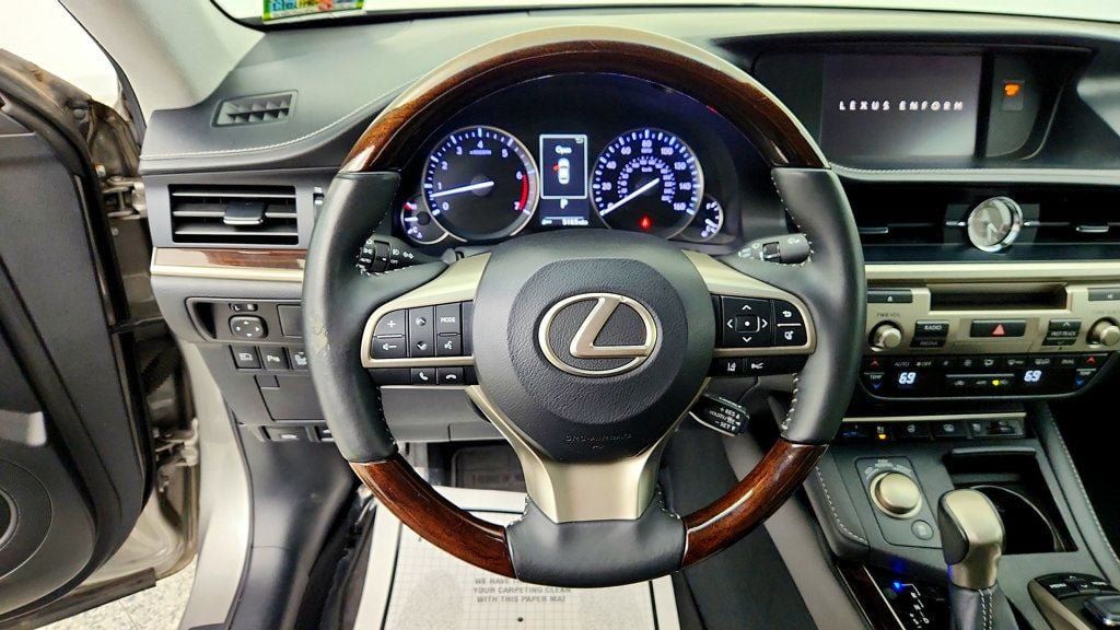 Used 2016 Lexus ES 350 w/ Luxury Package w/Wood Trim FWD image 14