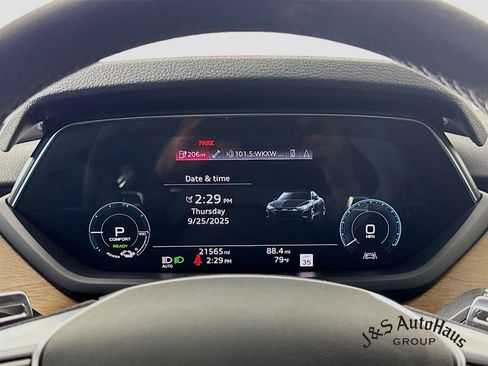 Used 2022 Audi e-tron GT Premium Plus image 15