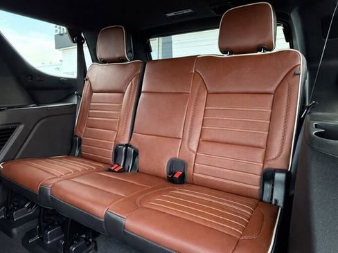 Used 2023 GMC Yukon Denali Ultimate AWD/4WD image 18