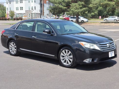 Used 2011 Toyota Avalon Limited FWD image 2