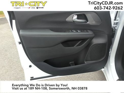 New 2026 Chrysler Voyager LX image 10