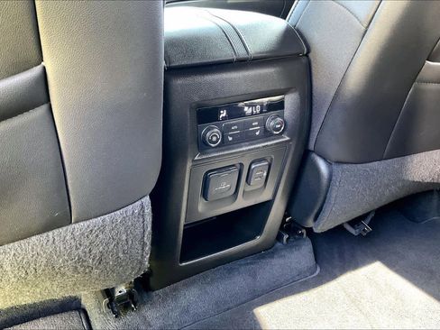 Certified 2022 Chevrolet Traverse Premier FWD image 34