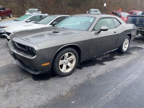 Used 2010 Dodge Challenger SE image 1