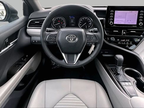 Used 2023 Toyota Camry SE FWD image 6