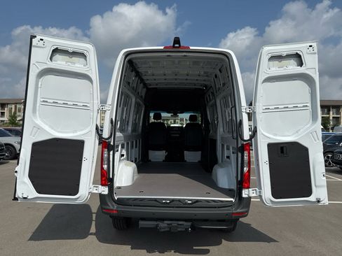 Used 2025 Mercedes-Benz Sprinter 2500 image 26