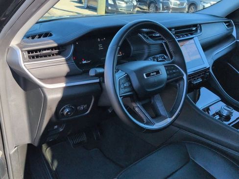 Used 2022 Jeep Grand Cherokee Limited image 2