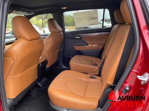New 2026 Toyota Highlander Platinum AWD/4WD image 27