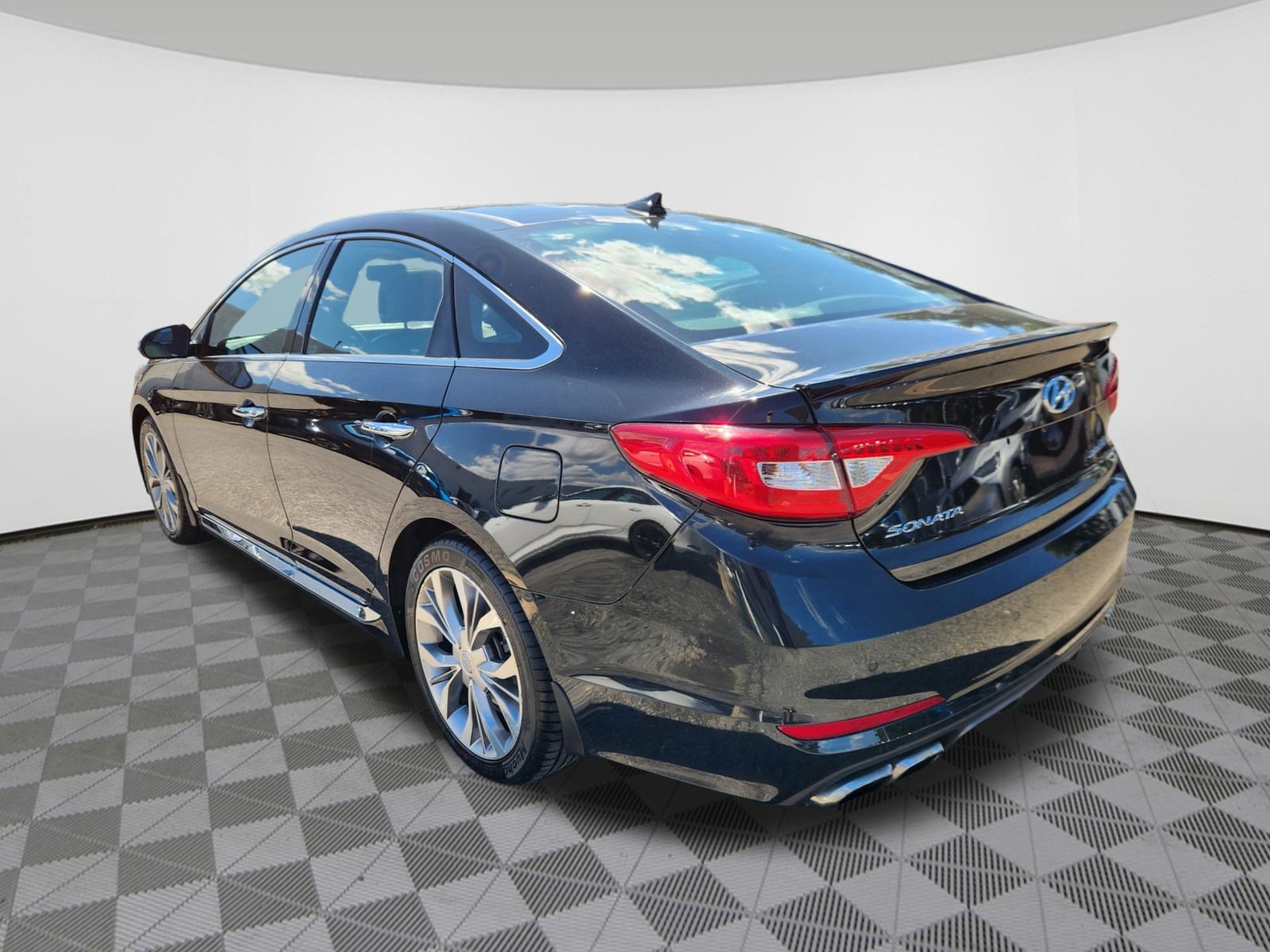 Used 2017 Hyundai Sonata Limited 2.0T FWD image 3