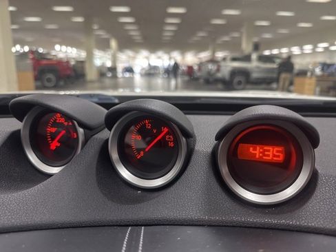 Used 2016 Nissan 370Z Sport image 25