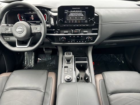 New 2025 Nissan Pathfinder Platinum image 16