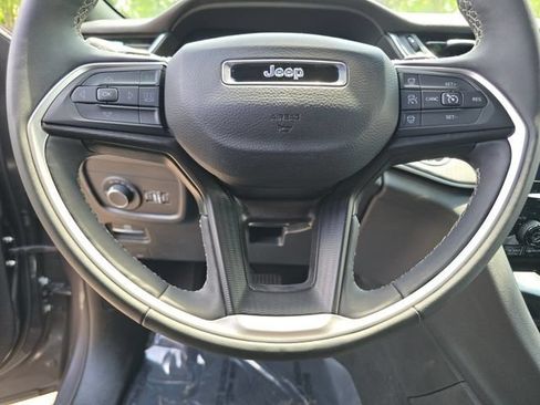 Used 2024 Jeep Grand Cherokee L Altitude AWD/4WD image 36