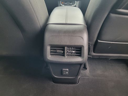 Used 2024 GMC Terrain SLE AWD/4WD image 18