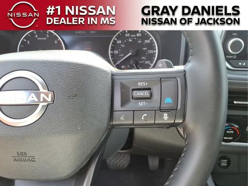 Used 2025 Nissan Rogue SV FWD image 15