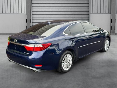 Used 2014 Lexus ES 350 w/ Luxury Package FWD image 35