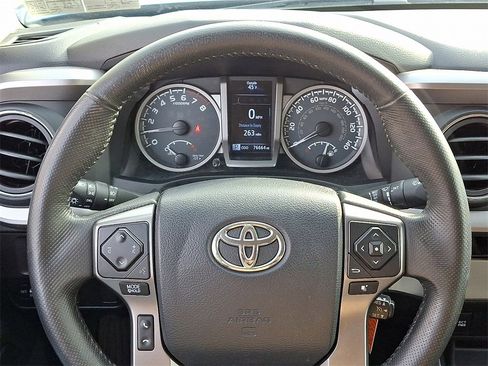Used 2017 Toyota Tacoma SR5 image 19