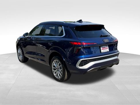 New 2026 Audi Q3 quattro 2.0T AWD/4WD image 5
