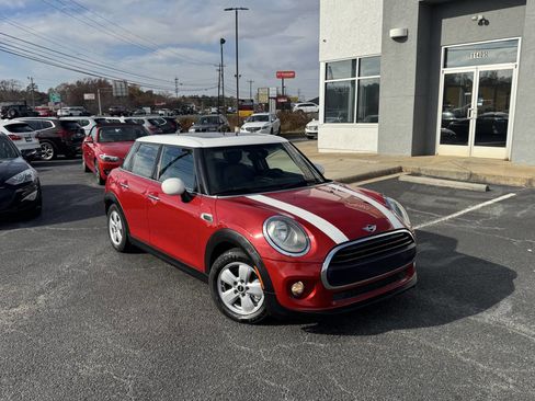 Used 2016 MINI Cooper 4-Door Hardtop image 8