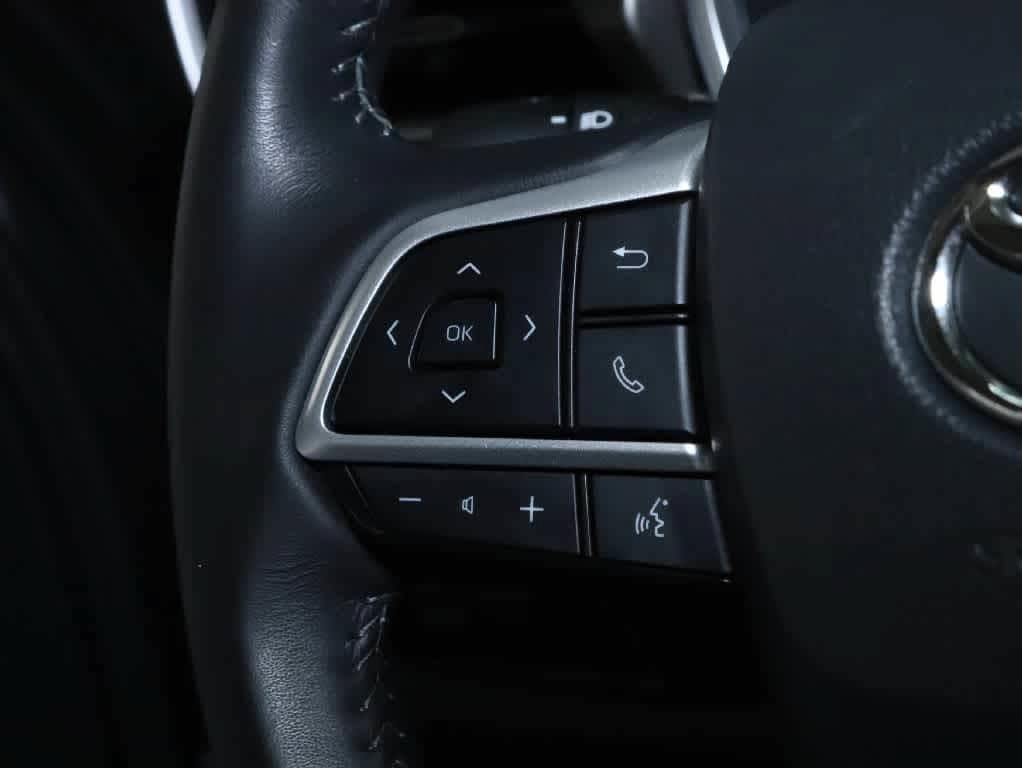 Used 2023 Toyota Highlander XLE FWD image 22