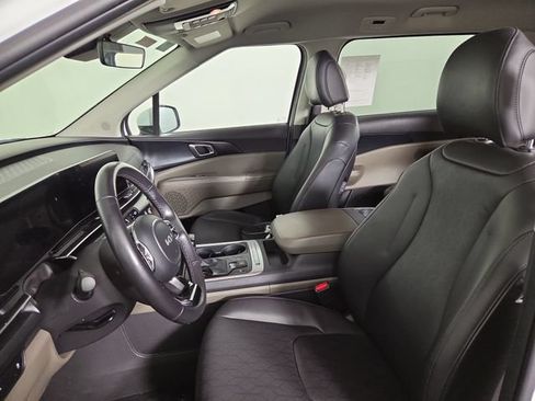 Certified 2025 Kia Carnival FWD image 12